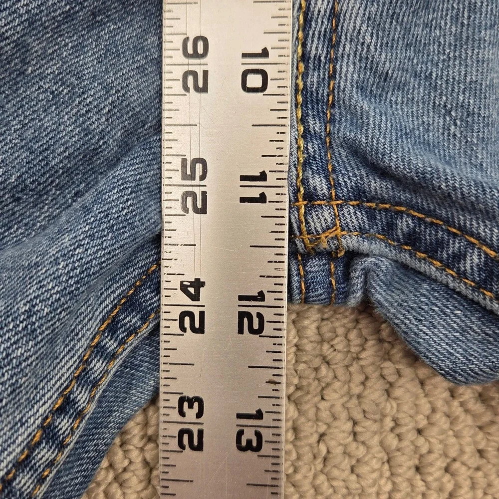 Levis excellent lightly